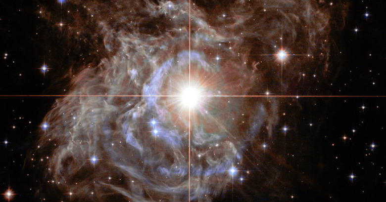 Потрясающая фотография далекой туманности: новогодний подарок от «Хаббла» Потрясающая фотография далекой туманности: новогодний подарок от «Хаббла»