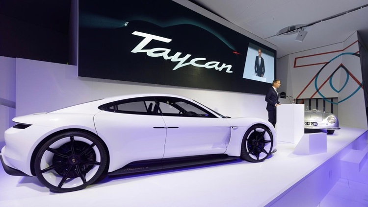 Porsche предложит электромобиль Taycan в Turbo-версии