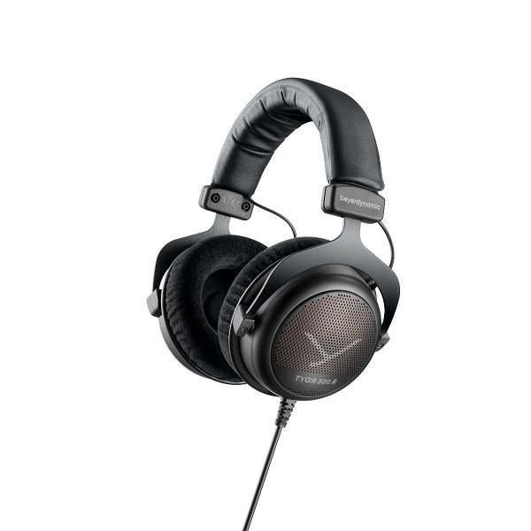 В комплект beyerdynamic Team Tygr вошли игровые наушники Tygr 300 R и профессиональный студийный микрофон Fox 