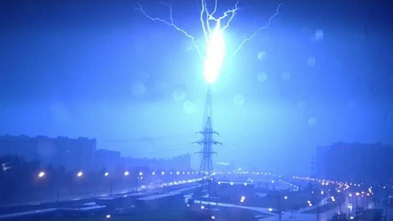 Башня Теслы. Что происходит в небоскребе и рядом с ним, когда ударяет молния? - 24 image