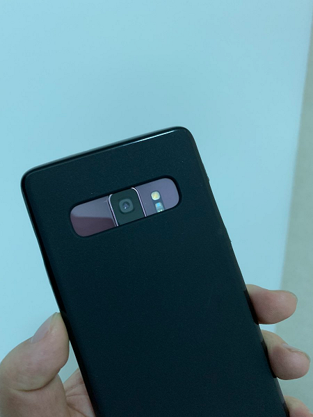 Фото дня: Samsung Galaxy S9+ в настоящем чехле для Galaxy S10+ - 1 Фото дня: Samsung Galaxy S9+ в настоящем чехле для Galaxy S10+