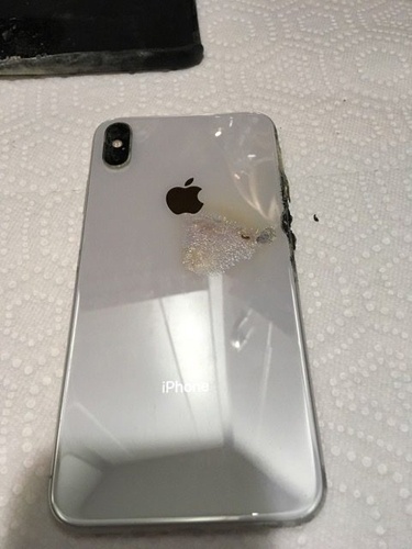 Новый iPhone XS Max взорвался в кармане у владельца