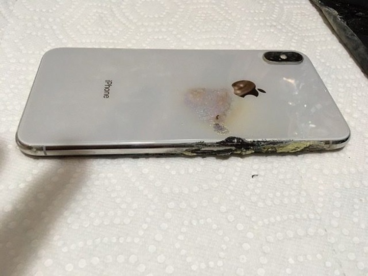 Новый iPhone XS Max взорвался в кармане у владельца