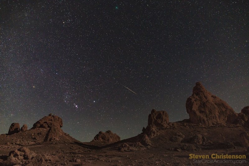 Потрясающие фотографии самой яркой кометы 2018 года: «зеленый огонь»