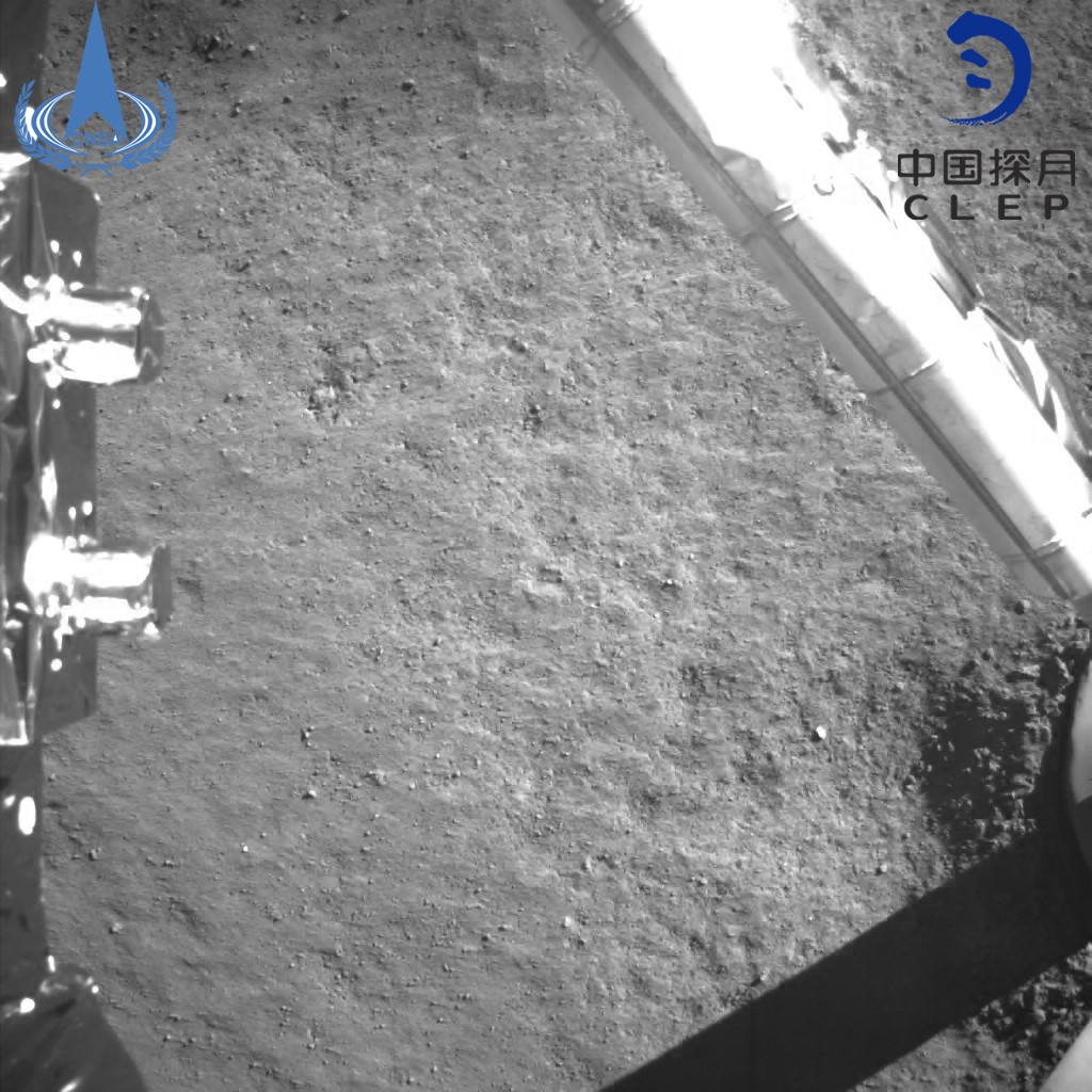 Космический аппарат «Чанъэ-4» совершил успешную посадку на обратной стороне Луны и прислал первое фото - 3