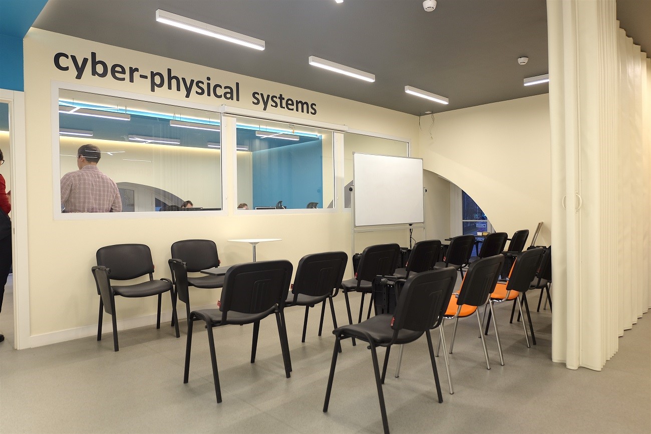 Как работает Университет ИТМО: экскурсия по нашей лаборатории киберфизических систем - 6