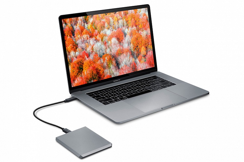 Внешний накопитель LaCie Mobile Drive объемом до 5 ТБ оснащен разъемом USB-C