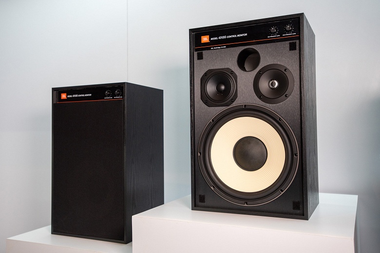 Производитель называет студийные мониторы JBL 4312G «современным ...