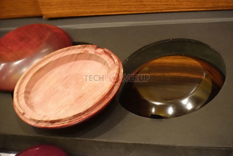 Creative E-MU Teak и E-MU Walnut &mdash; аудиофильские наушники со сменными деревянными корпусами