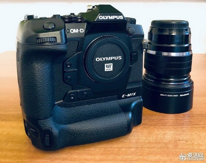 Опубликованы новые подробности о беззеркальной камере Olympus E-M1X ценой $3000