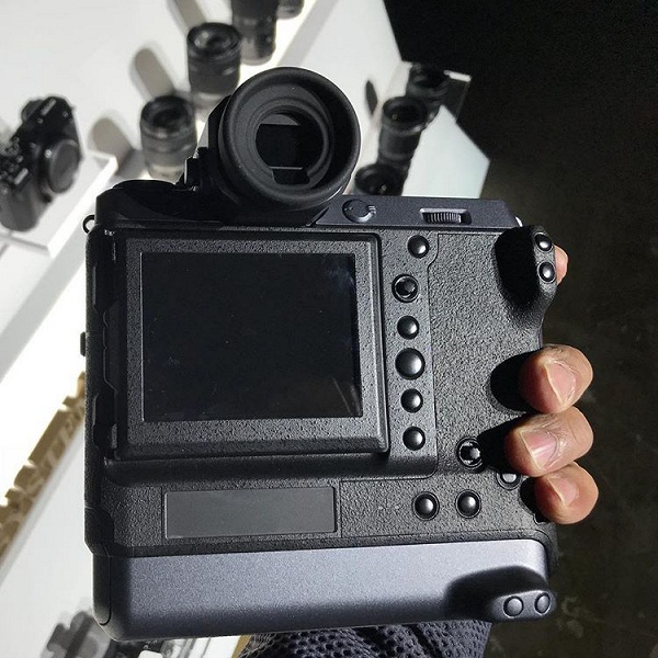 Появились новые изображения прототипа камеры Fujifilm GFX разрешением 100 Мп