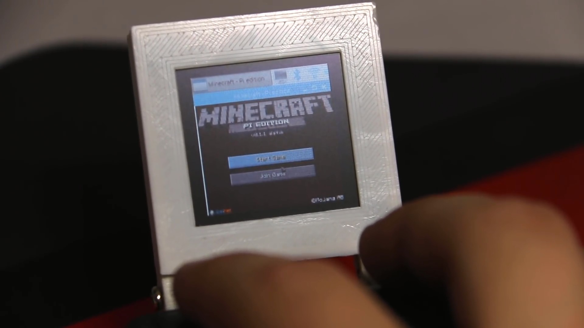 Умелец превратил Raspberry Pi в компьютерную мышь с монитором и клавиатурой - 6 Умелец превратил Raspberry Pi в компьютерную мышь с монитором и клавиатурой - 6