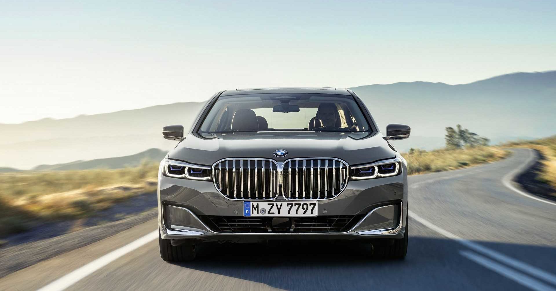 BMW увеличила «ноздри» флагманскому седану
