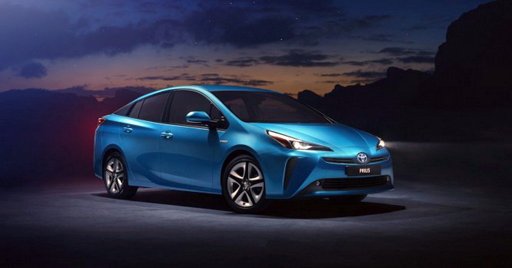 Toyota Prius поумнела и стала полноприводной