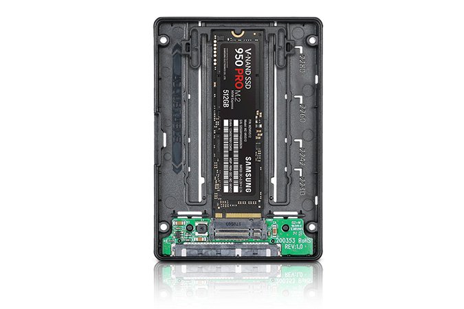 Icy Dock EZConvert MB703M2P-B превращает SSD типоразмера M.2 в накопитель типоразмера 2,5 дюйма