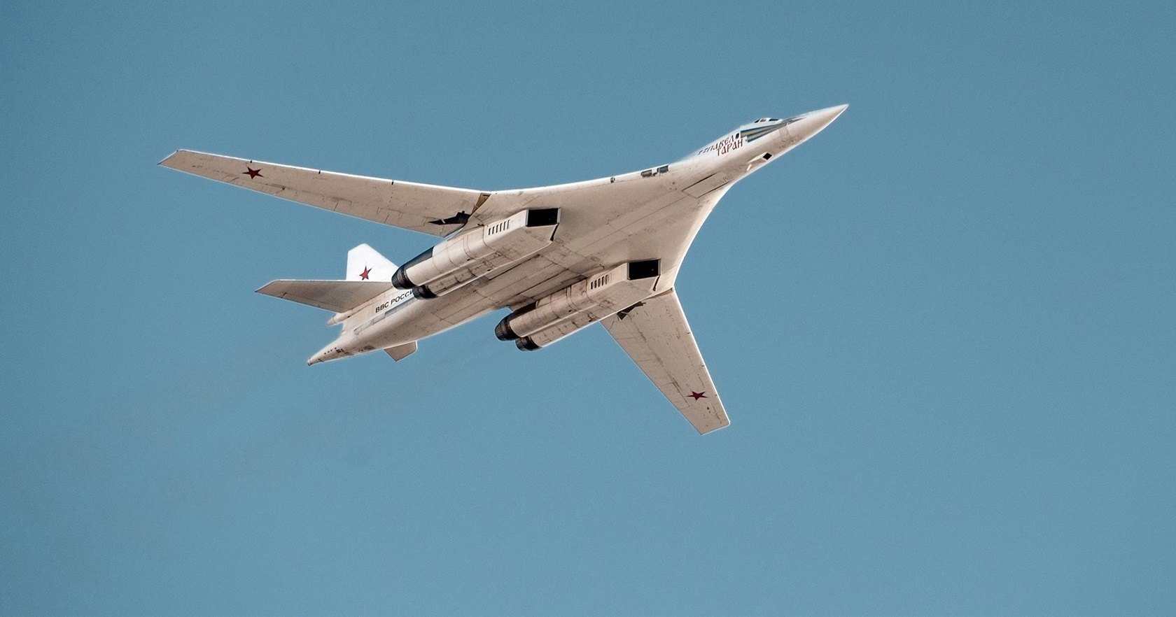 Ту-160 заправился ночью над Арктикой: видео Ту-160 заправился ночью над Арктикой: видео