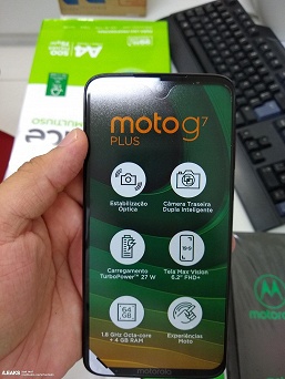 Смартфон Moto G7 Plus позирует на живых фото, в его камере реализована система оптический стабилизации