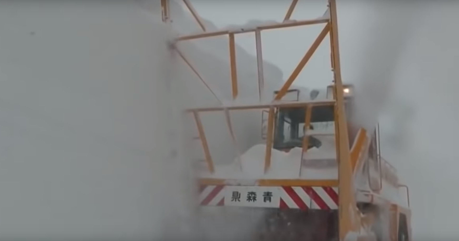 Как убирают снег на севере Японии