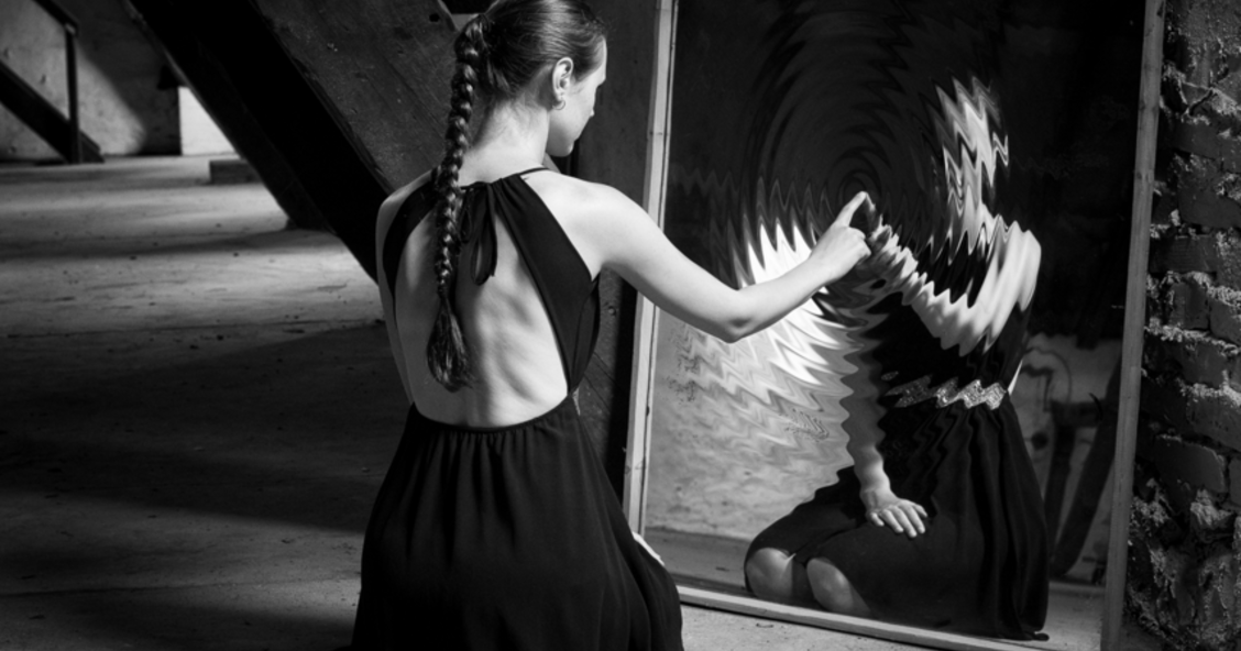 Создадут ли параллельные зеркала бесконечное количество отражений? Создадут ли параллельные зеркала бесконечное количество отражений?