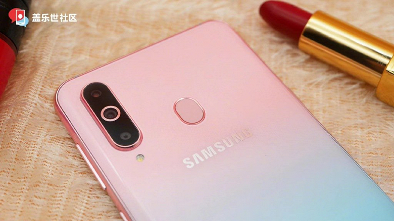 Смартфон Samsung Galaxy A8s Female Edition красуется на качественных фото - 3 Смартфон Samsung Galaxy A8s Female Edition красуется на качественных фото