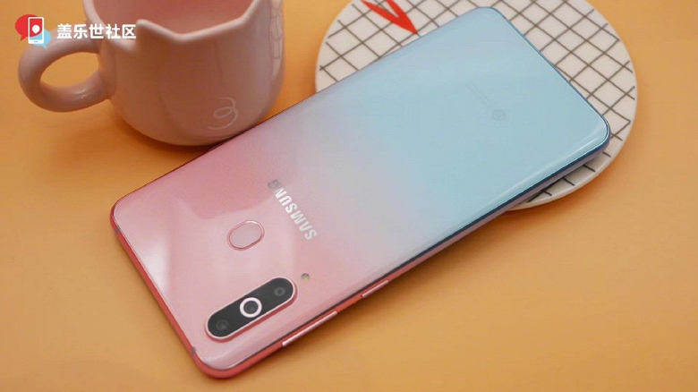 Смартфон Samsung Galaxy A8s Female Edition красуется на качественных фото - 4 Смартфон Samsung Galaxy A8s Female Edition красуется на качественных фото