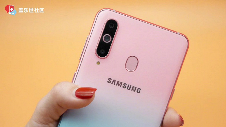 Смартфон Samsung Galaxy A8s Female Edition красуется на качественных фото - 1 Смартфон Samsung Galaxy A8s Female Edition красуется на качественных фото
