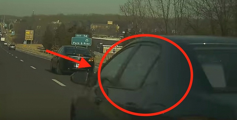 Видео дня: автопилот Tesla Model 3 смог избежать ДТП в очень сложной ситуации - 1 Видео дня: автопилот Tesla Model 3 смог избежать ДТП в очень сложной ситуации