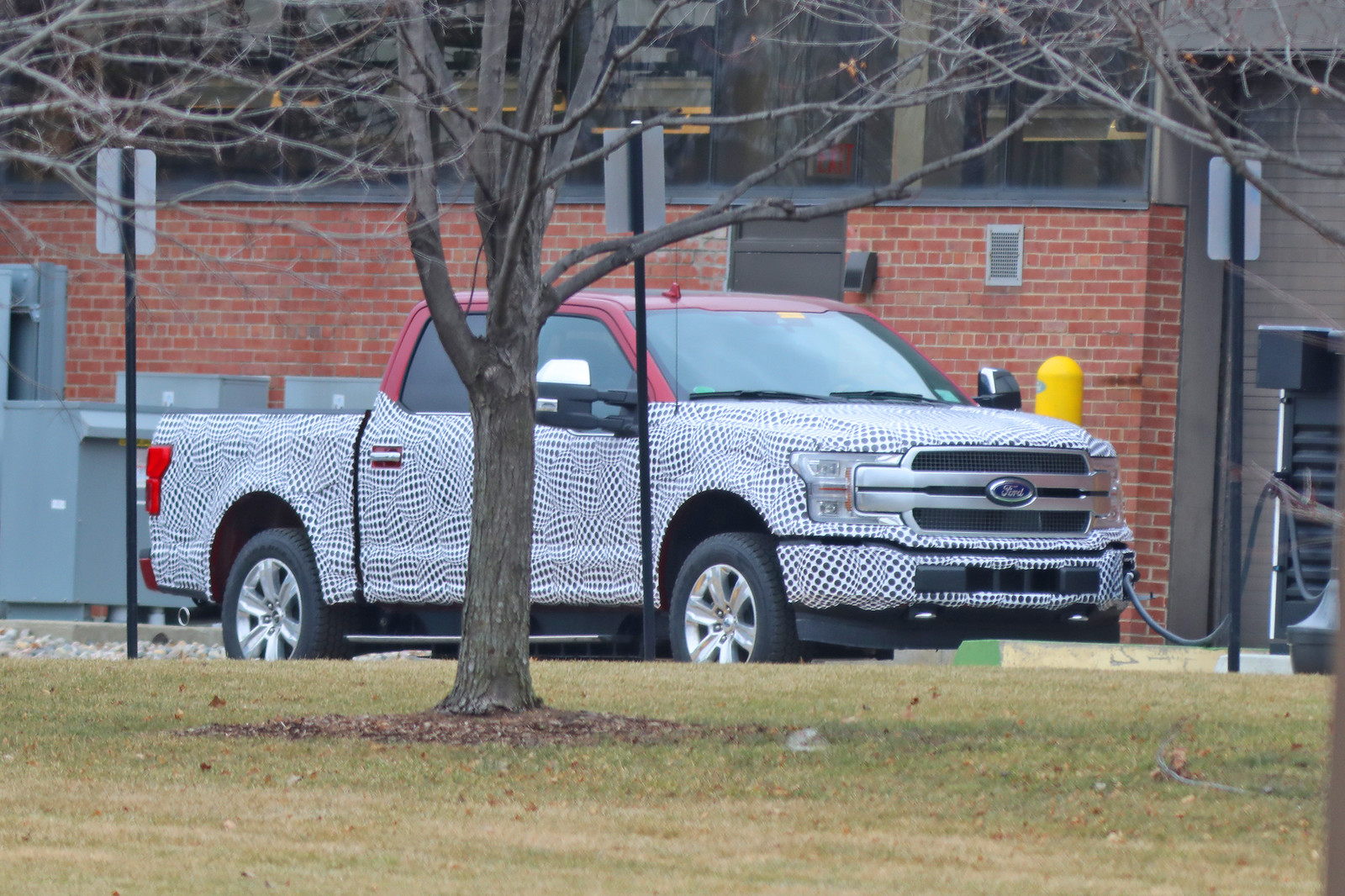 Электропикап Ford F-150 EV — в прототипе и тестируется на дороге - 12 Электропикап Ford F-150 EV — в прототипе и тестируется на дороге - 12