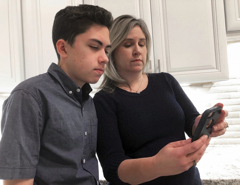 Apple вознаградит подростка, обнаружившего ошибку в FaceTime
