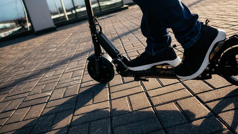 За год в США зафиксировано более 1500 травм, связанных с электрическими скутерами и самокатами