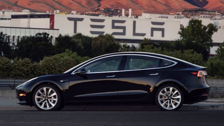 Tesla сократила штат американского отдела доставки на 65% из-за слабых продаж своих электромобилей