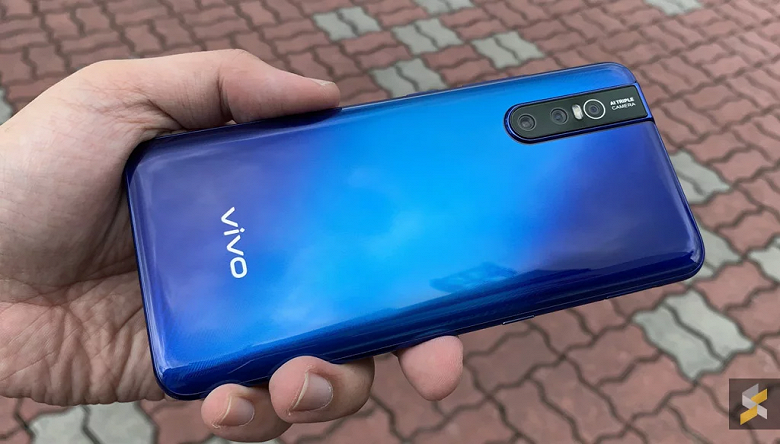 Фотогалерея дня: смартфон Vivo V15 Pro с выдвижной фронтальной камерой показан со всех сторон - 1 Фотогалерея дня: смартфон Vivo V15 Pro с выдвижной фронтальной камерой показан со всех сторон