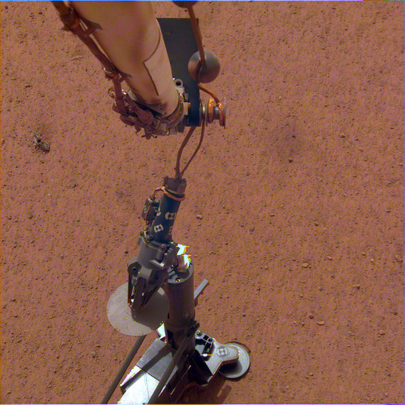 Марсианский зонд InSight успешно работает на Красной планете - 2