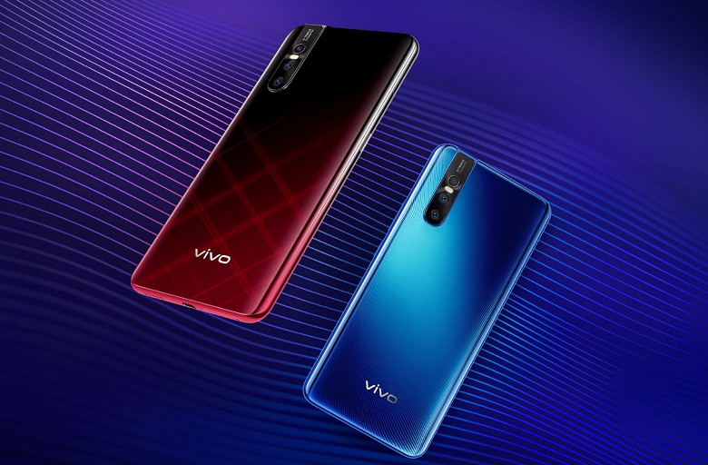 Смартфон Vivo V15 Pro получил выезжающую фронтальную 32-мегапиксельную камеру и необычное цветовое оформление 