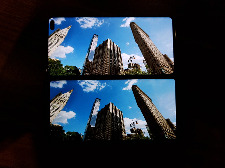 Фото наглядно подтверждает превосходство экрана Samsung Galaxy S10+ над дисплеем Samsung Galaxy Note 9 - 1 Фото наглядно подтверждает превосходство экрана Samsung Galaxy S10+ над дисплеем Samsung Galaxy Note 9