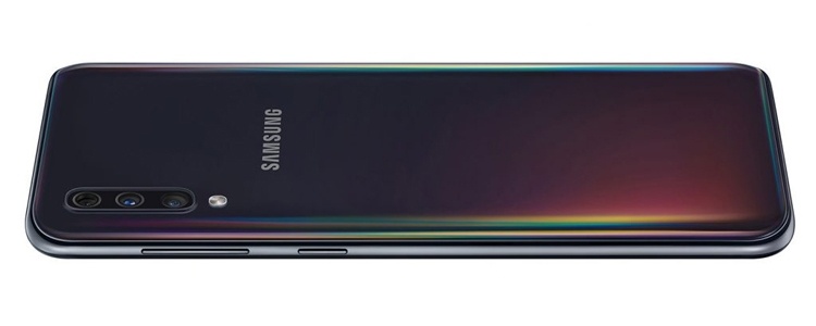 Samsung Galaxy A30 и A50: смартфоны с 6,4″ экраном Full HD+ Infinity-U