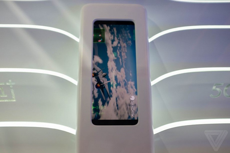 Экран как у смартфона Sony Xperia 1. OnePlus впервые показала свой новый флагман в работе