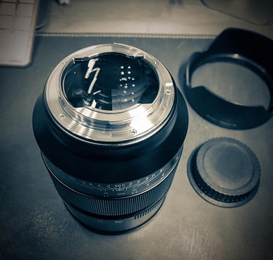 Полнокадровый объектив Speedmaster 50mm f 0.95 III оценен в 900 долларов - 4 Полнокадровый объектив Speedmaster 50mm f/0.95 III оценен в 900 долларов
