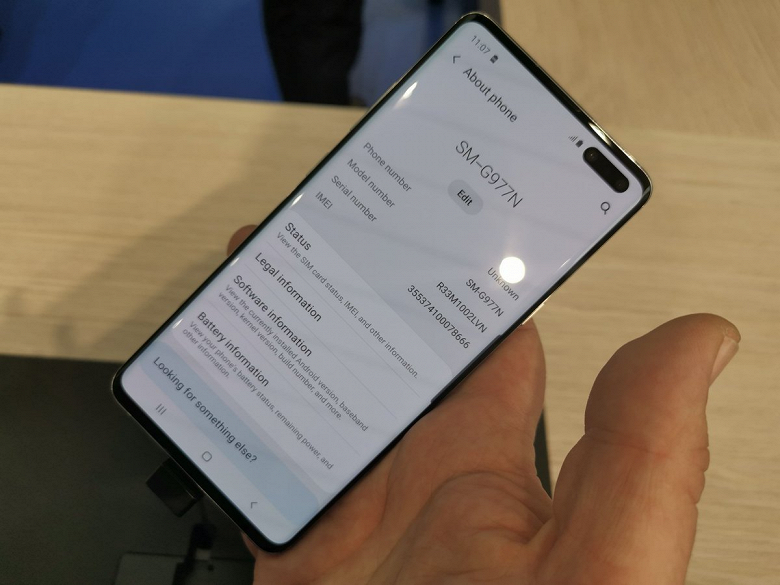 Стартовали продажи Samsung Galaxy S10, пока в одной стране мира. Флагман Samsung Galaxy S10 5G красуется на первых живых фотографиях