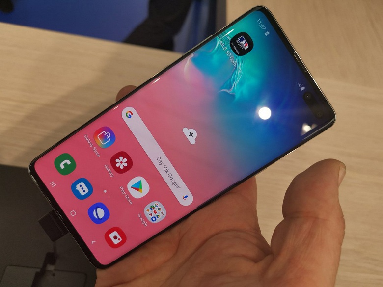 Стартовали продажи Samsung Galaxy S10, пока в одной стране мира. Флагман Samsung Galaxy S10 5G красуется на первых живых фотографиях