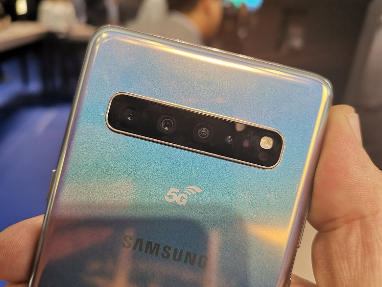 Стартовали продажи Samsung Galaxy S10, пока в одной стране мира. Флагман Samsung Galaxy S10 5G красуется на первых живых фотографиях