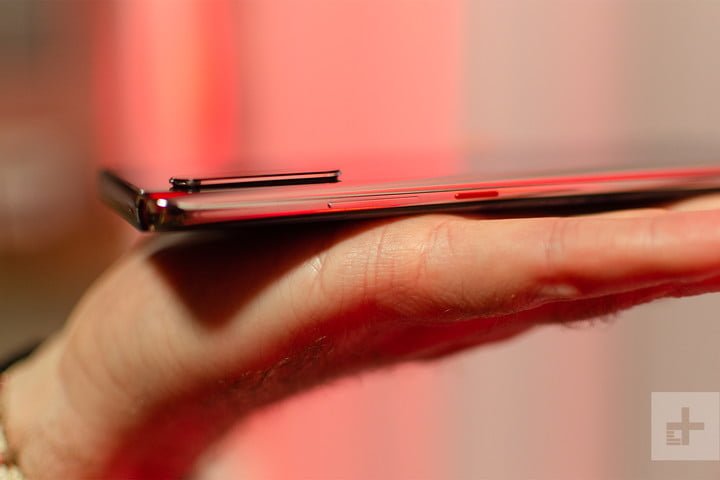 Huawei P30 Pro с тройной камерой позирует на живых фото за месяц до анонса - 4 Huawei P30 Pro с тройной камерой позирует на живых фото за месяц до анонса