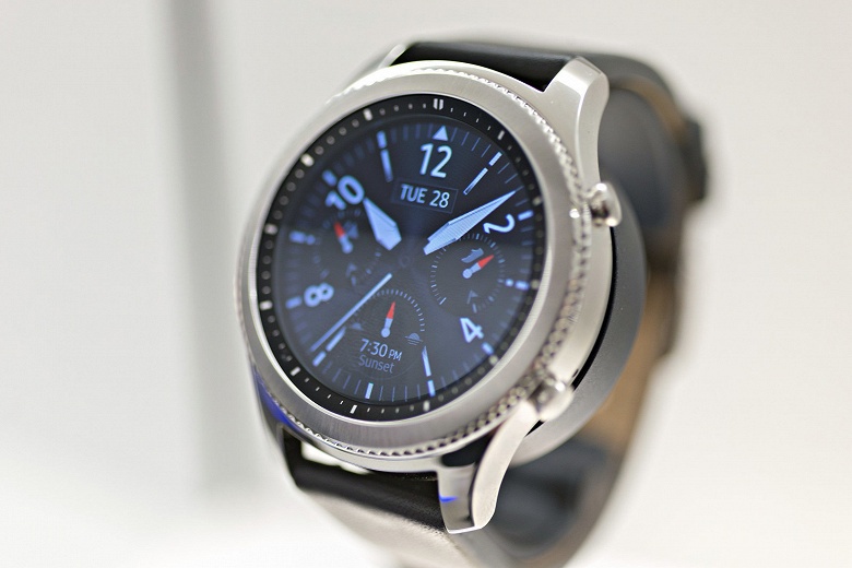 Swatch обвиняет Samsung в копировании циферблатов и требует более 100 млн долларов - 1 Swatch обвиняет Samsung в копировании циферблатов и требует более 100 млн долларов