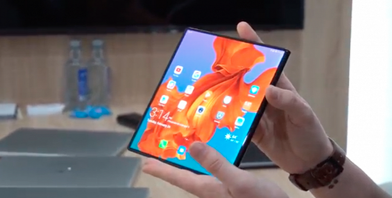 Репортаж с выставки MWC 2019. Складной смартфон Huawei Mate X с гибким экраном опробован в работе
