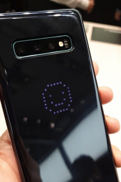 Внезапно. &laquo;Звёздный&raquo; чехол LED Cover для смартфонов Samsung Galaxy S10 отключает NFC
