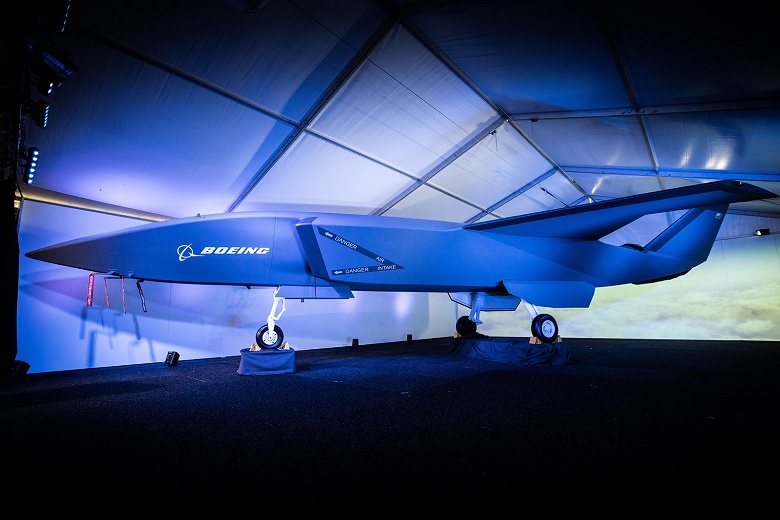 Компания Boeing представила беспилотный истребитель - 1 Компания Boeing представила беспилотный истребитель