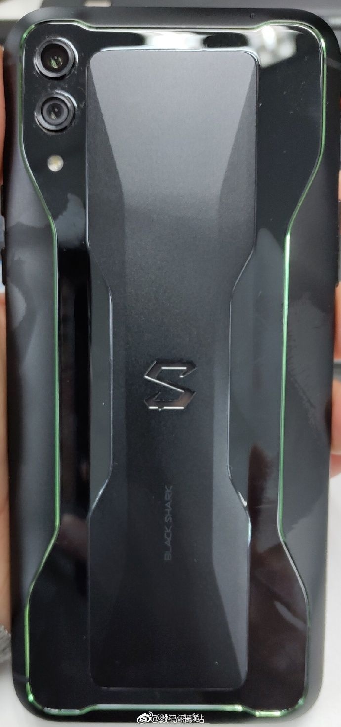 Новый игровой смартфон Xiaomi Black Shark показался на «живом» фото