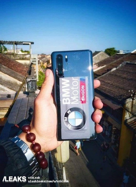 Фотогалерея дня: настоящий флагманский камерофон Huawei P30 Pro в руках у главы Huawei