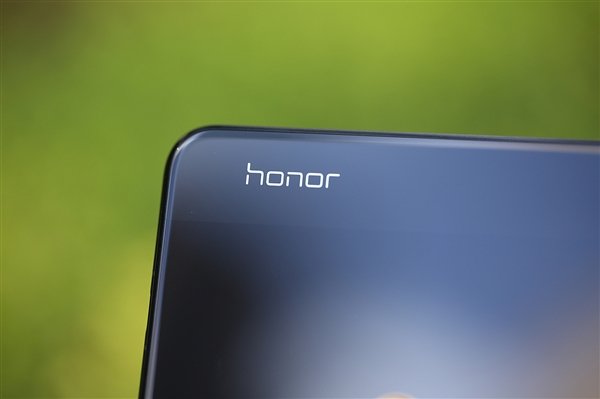 Придется подождать. Складной смартфон Honor появится только в следующем году