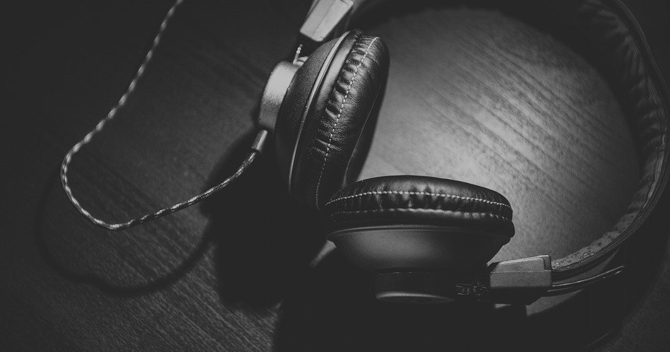 Прослушивание музыки может отрицательно влиять на креативность: исследование